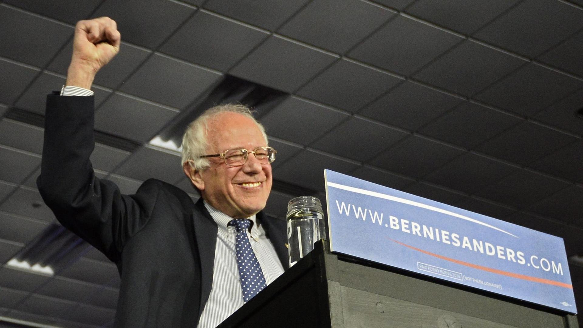 Bernie Sanders bei einer Vorwahlparty in Iowa. Bernie Sanders bei einer Vorwahlparty in Iowa.