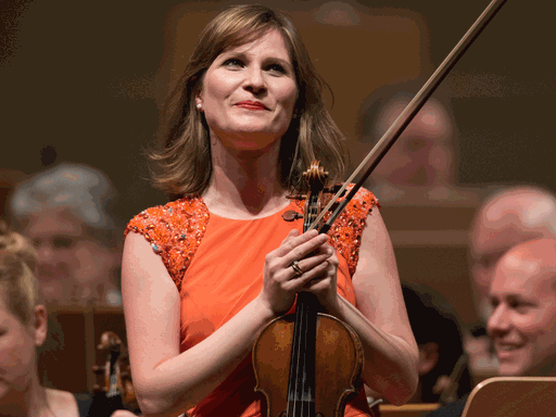 Die in Detschland lebende georgische Violinistin Lisa Batiashvili während eines Auftritts im Konzerthaus in Berlin mit dem Philadelphia Orchestra