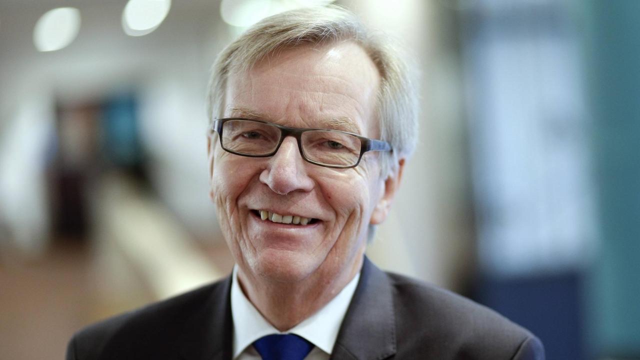 Porträt von Bernd Gäbler von der Otto-Brenner-Stiftung. Porträt von Bernd Gäbler von der Otto-Brenner-Stiftung.