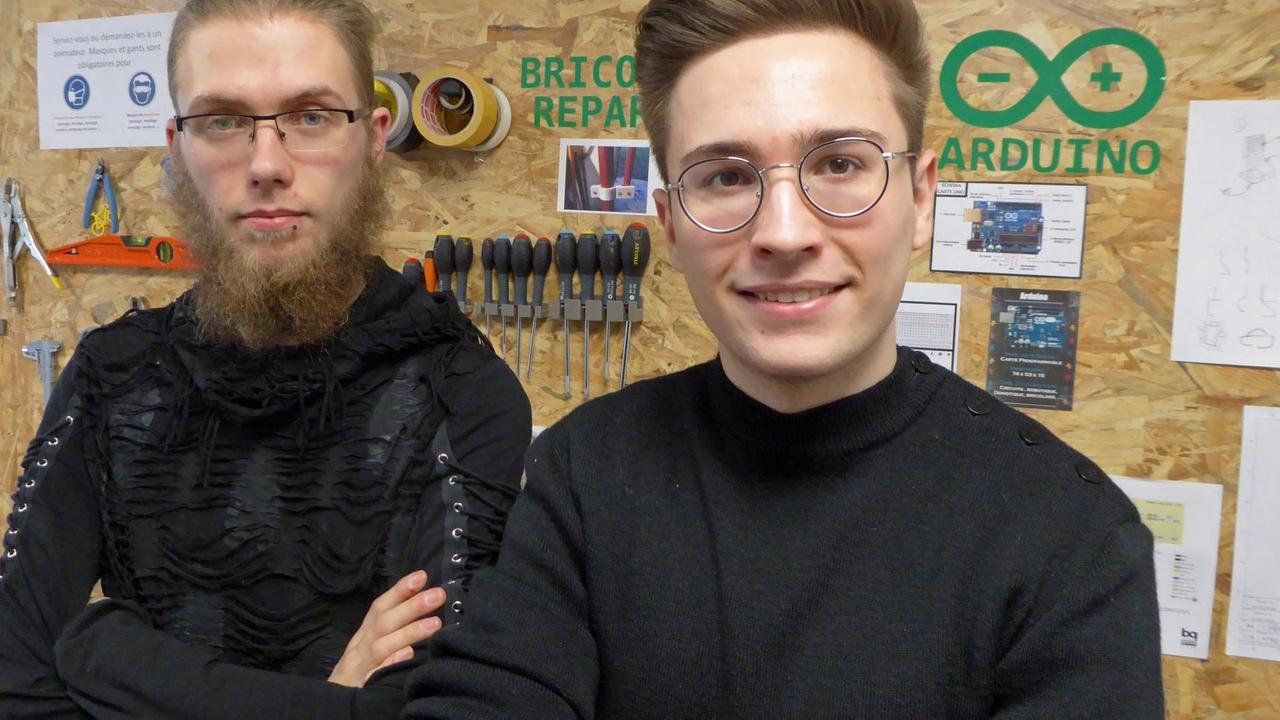 Die Computerexperten Dylan und Malcolm im "Lab" von Fourmies Die Computerexperten Dylan und Malcolm im "Lab" von Fourmies