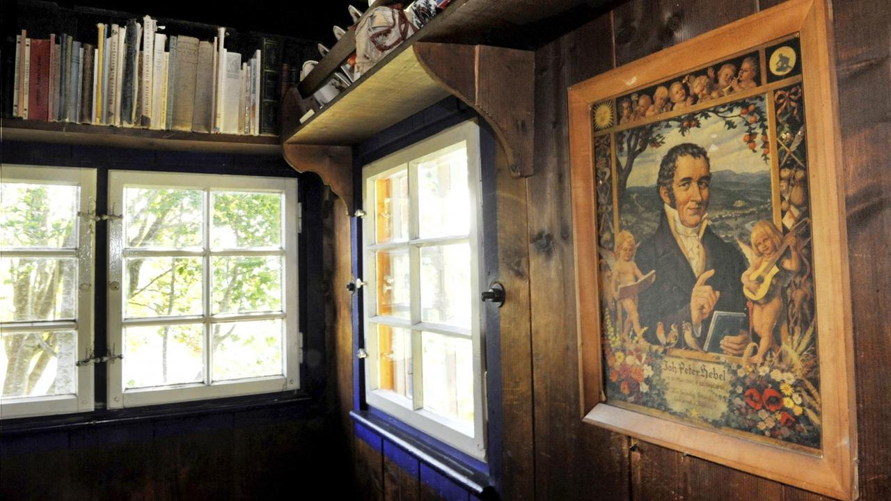 Ein Bild des alemannischen Dichters Johann Peter Hebel hängt im Wohnbereich der Berghütte des Philosophen Martin Heidegger in Todtnauberg im Schwarzwald (Baden-Württemberg). Ein Bild des alemannischen Dichters Johann Peter Hebel hängt im Wohnbereich der Berghütte des Philosophen Martin Heidegger in Todtnauberg im Schwarzwald (Baden-Württemberg).