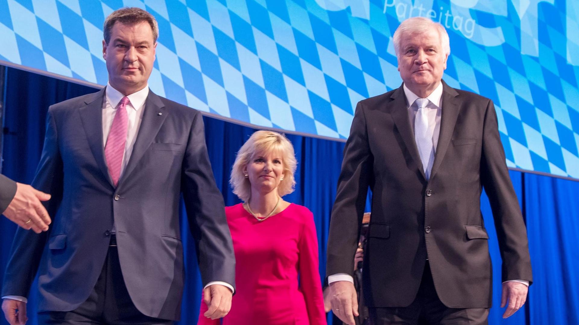 Bayerns Ministerpräsident Markus Söder, die stellvertretende CSU-Generalsekretärin Daniela Ludwig und Bundesinnenminister Horst Seehofer. Bayerns Ministerpräsident Markus Söder, die stellvertretende CSU-Generalsekretärin Daniela Ludwig und Bundesinnenminister Horst Seehofer.