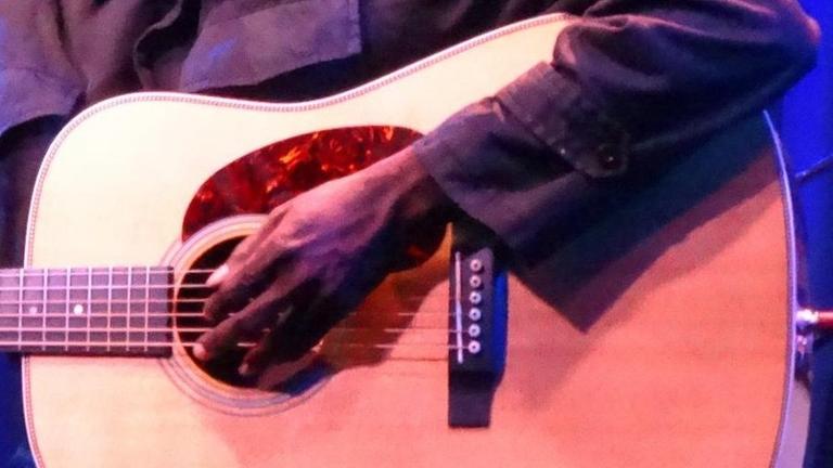 Der Aborigine-Musiker Geoffrey Gurrumul Yunupingu bei einem Konzert in New York 2015. Der Aborigine-Musiker Geoffrey Gurrumul Yunupingu bei einem Konzert in New York 2015.