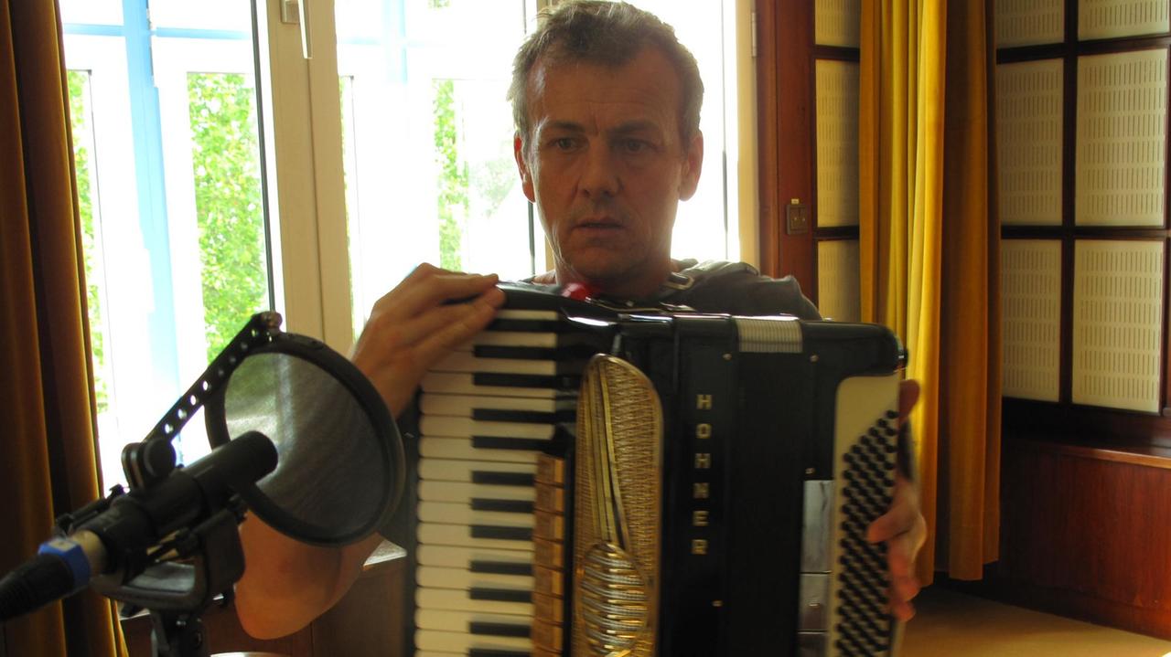 Herwig Ursin von dem Trio "Eidg. Moos" aus der Schweiz Herwig Ursin von dem Trio "Eidg. Moos" aus der Schweiz