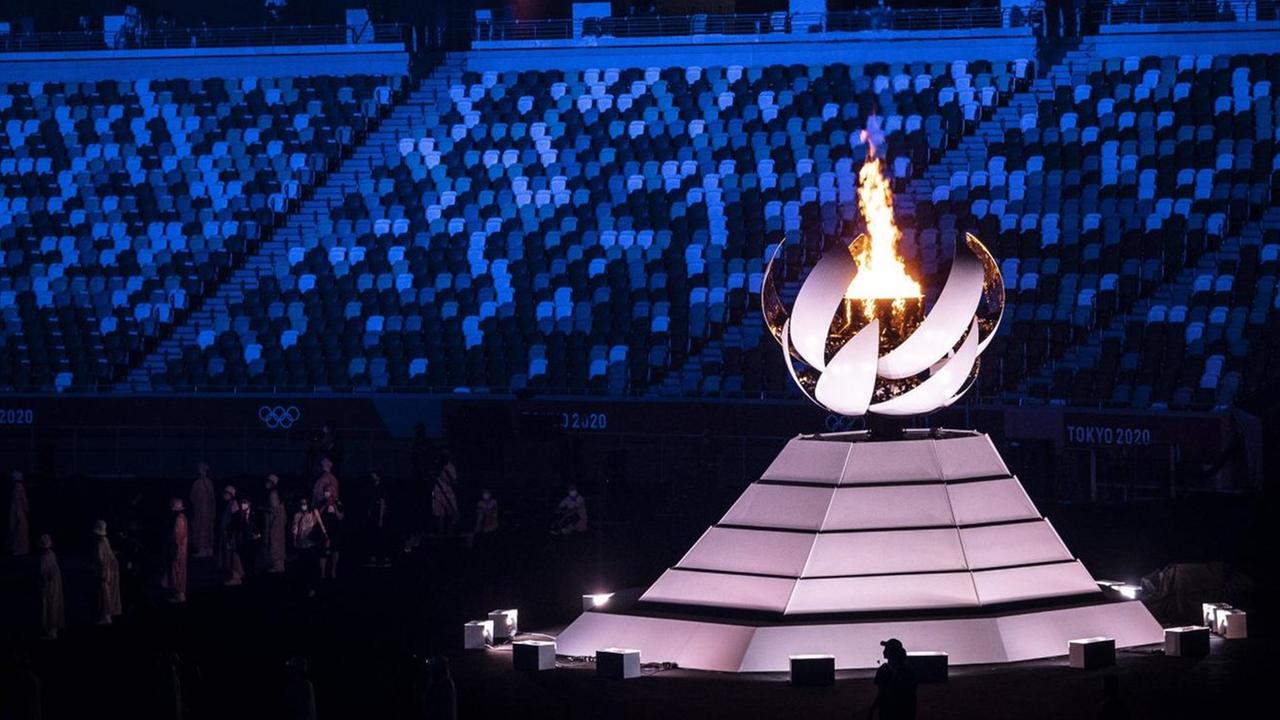 Das Olympische Feuer bei der Schluss-Feier von den Olympischen Spielen. 