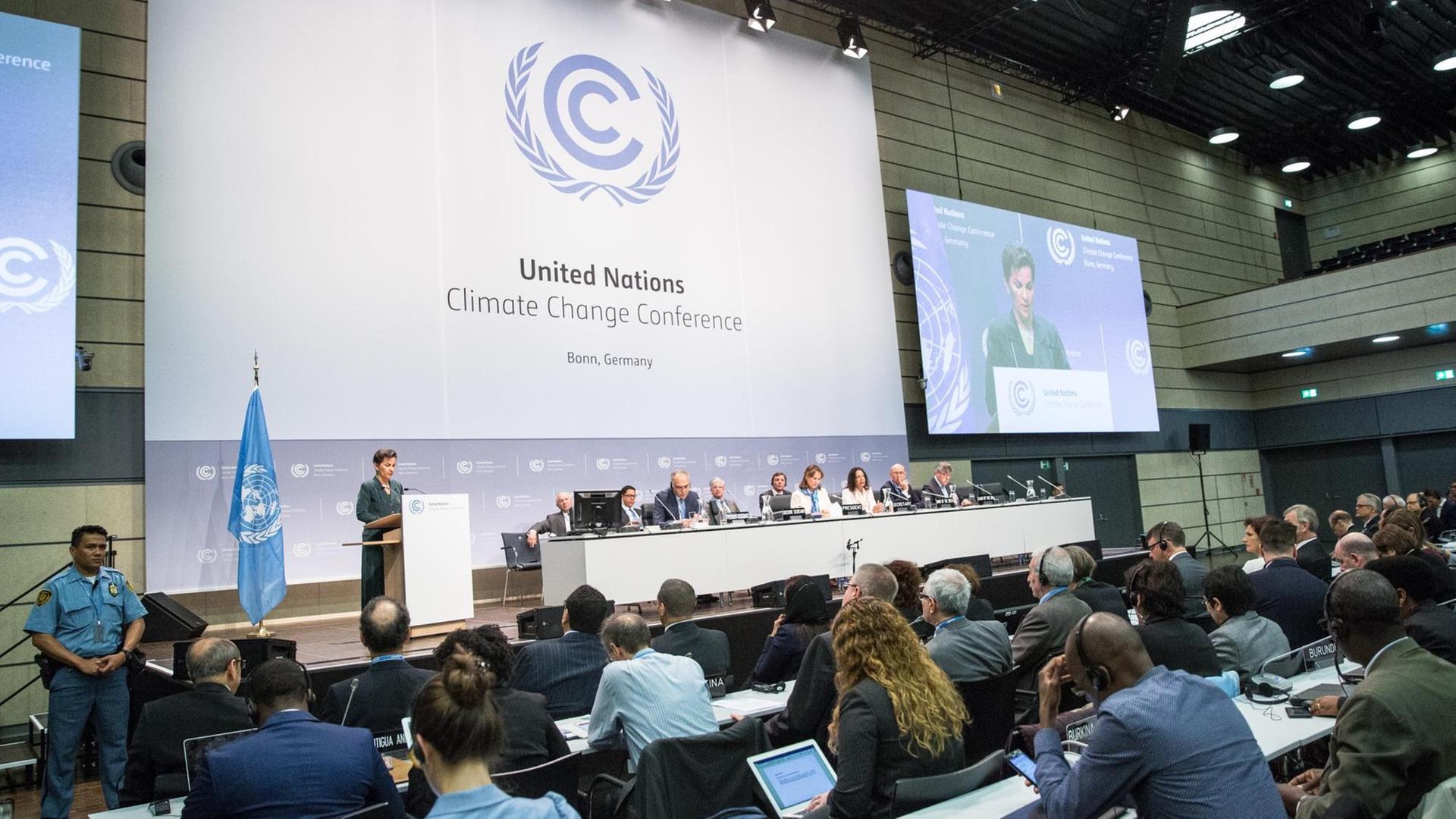 Die Generalsekretärin des Klimasekretariats der Vereinten Nationen, Christiana Figueres, spricht am 16.05.2016 in Bonn (Nordrhein-Westfalen) im World Conference Center. Die Generalsekretärin des Klimasekretariats der Vereinten Nationen, Christiana Figueres, spricht am 16.05.2016 in Bonn (Nordrhein-Westfalen) im World Conference Center.