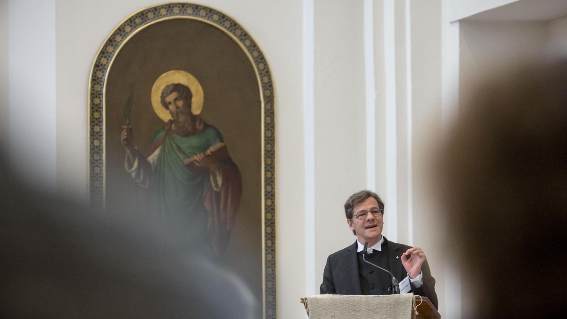 Bischof Markus Dröge spricht am 08.04.2016 bei der Eröffnung der Frühjahrssynode der Evangelischen Kirche Berlin-Brandenburg-schlesische Oberlausitz in Berlin Bischof Markus Dröge spricht am 08.04.2016 bei der Eröffnung der Frühjahrssynode der Evangelischen Kirche Berlin-Brandenburg-schlesische Oberlausitz in Berlin