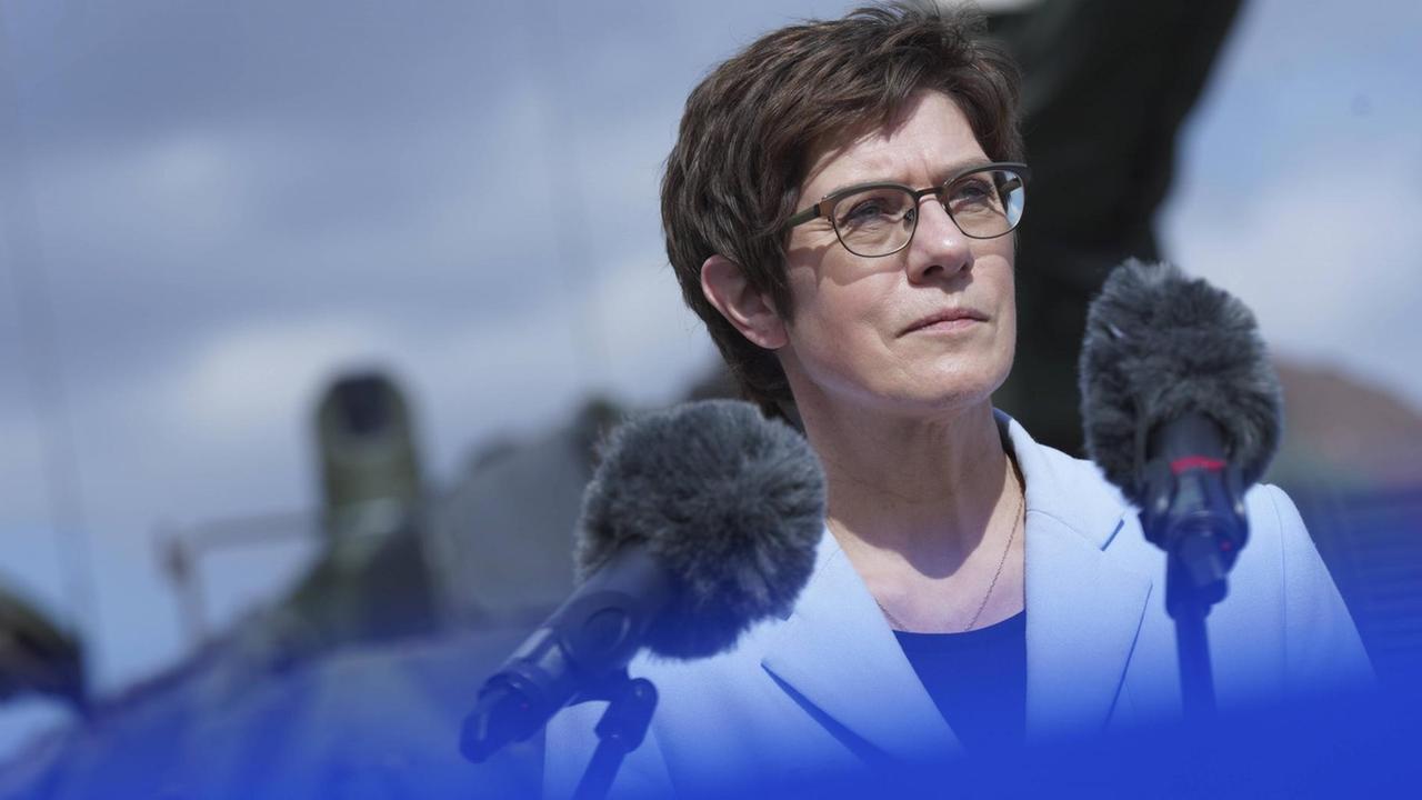 Verteidigungsministerin Annegret Kramp-Karrenbauer beim Truppenbesuch in Idar-Oberstein Verteidigungsministerin Annegret Kramp-Karrenbauer beim Truppenbesuch in Idar-Oberstein