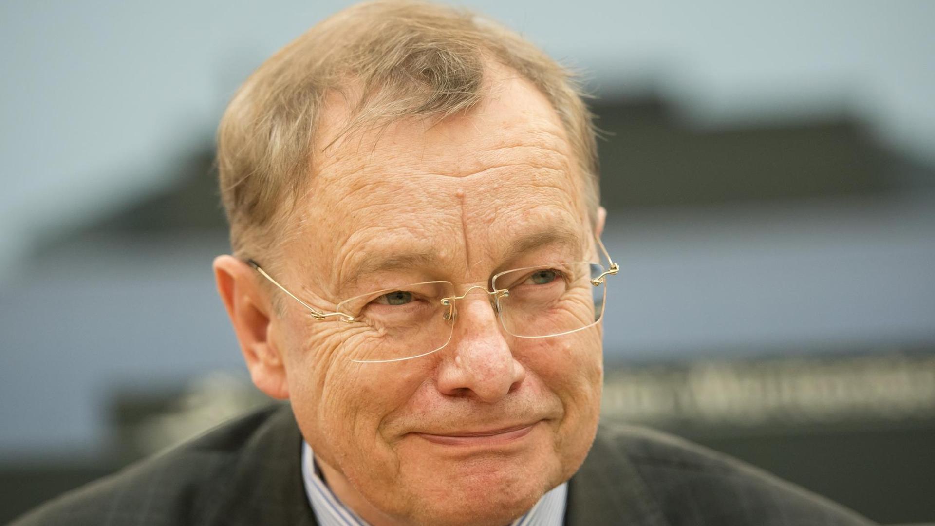 Der Politikwissenschaftler Hajo Funke. Der Politikwissenschaftler Hajo Funke.