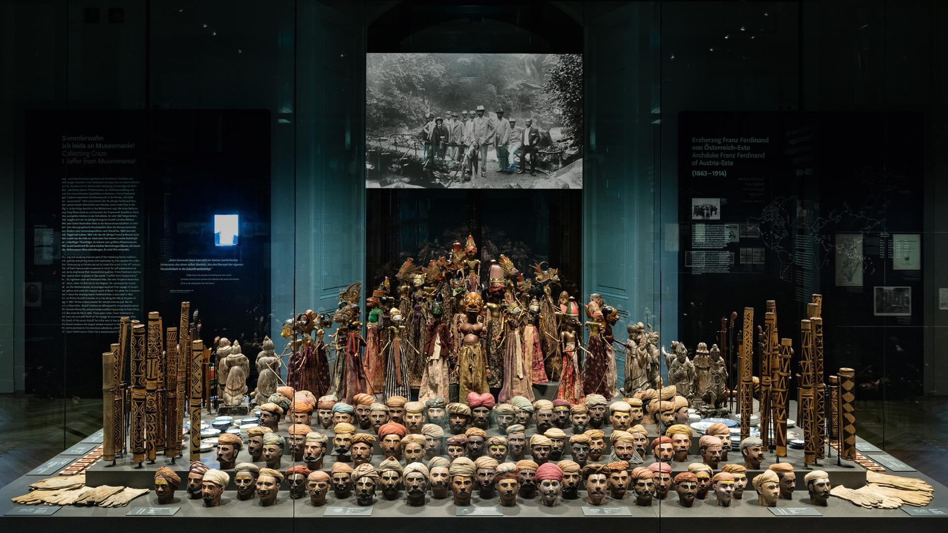 Einblick Saal "Sammlerwahn. Ich leide an Museomanie!" im Weltmuseum Wien Einblick Saal "Sammlerwahn. Ich leide an Museomanie!" im Weltmuseum Wien