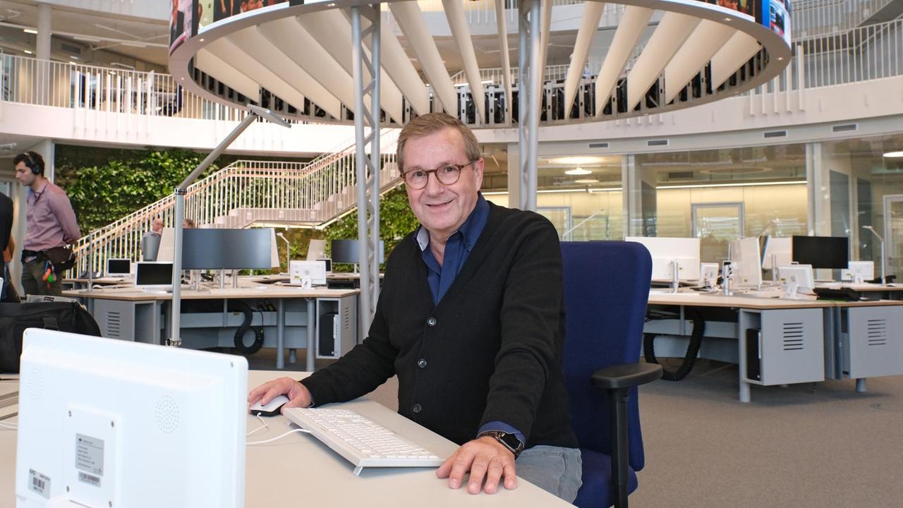 Tagesschau-Sprecher Jan Hofer im neuen Nachrichtenhaus der ARD in Hamburg.