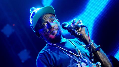 Der jamaikanische Reggae-Musiker und -produzent Lee "Scratch" Perry bei einem Konzert in Moskau am 12. Juni 2013