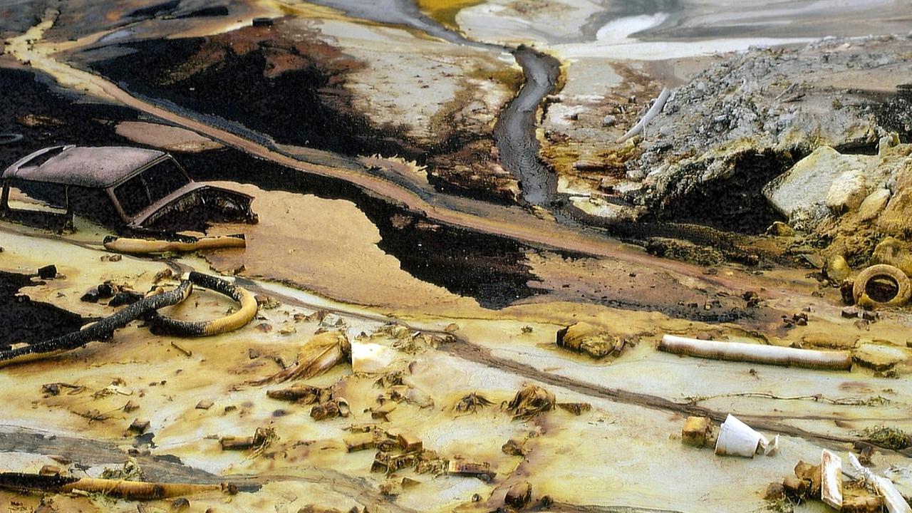 Auch die Grube Greppin ist randvoll mit giftigem Chemiemüll. Auch die Grube Greppin ist randvoll mit giftigem Chemiemüll.