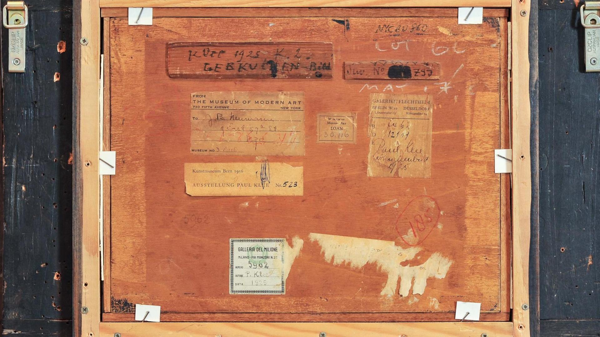 Die Rückseite von Paul Klee’s "Lebkuchenbild" mit Provenienzhinweisen. Foto: Andres Kilger Die Rückseite von Paul Klee’s "Lebkuchenbild" mit Provenienzhinweisen. Foto: Andres Kilger