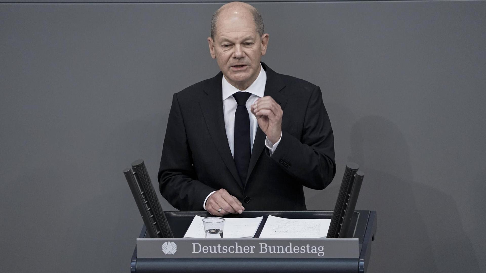 Berlin, Olaf Scholz bei seiner Rede im Bundestag. Berlin, Olaf Scholz bei seiner Rede im Bundestag.