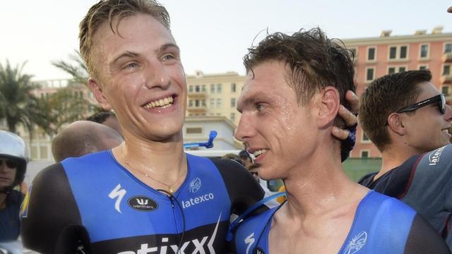 Marcel Kittel (links) und Tony Martin feiern ihren Sieg bei der Radsport-WM in Dohaa/Katar.