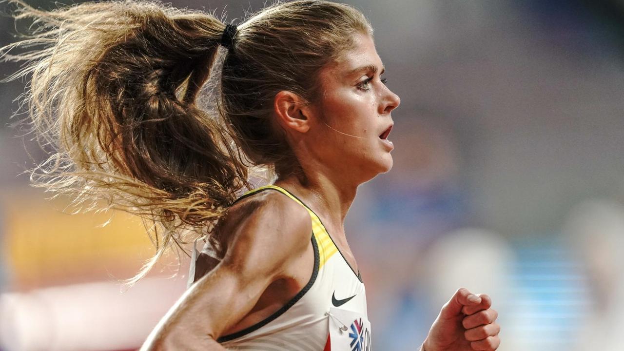 02.10.2019, Katar, Doha: Leichtathletik, Weltmeisterschaft, WM, IAAF, Khalifa International Stadium: 5000m, Frauen: Konstanze Klosterhalfen bei den Leichtathletik-Weltmeisterschaften in Doha / Katar in der Qualifikation über 5000 m. 02.10.2019, Katar, Doha: Leichtathletik, Weltmeisterschaft, WM, IAAF, Khalifa International Stadium: 5000m, Frauen: Konstanze Klosterhalfen bei den Leichtathletik-Weltmeisterschaften in Doha / Katar in der Qualifikation über 5000 m.