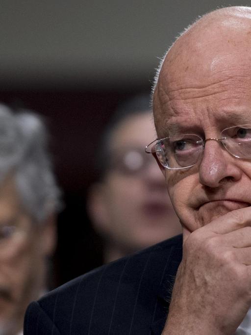 Der Direktor des Nationalen US-Geheimdienstes, James Clapper, während der Anhörung im Senat in Washington