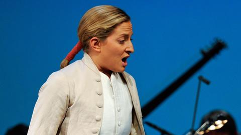 Die Sopranistin Christiane Karg bei der Fotoprobe zu der "Serenata à tre Aci, Galatea e Polifemo" von Georg Friedrich Händel auf der Bühne in Hamburg, augfenommen am 8.7.2013.
