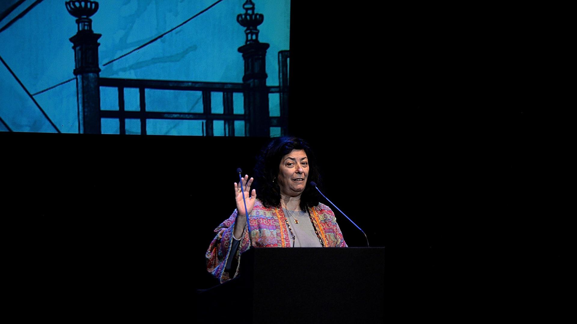 Aufruf der Intellektuellen vor der Wahl: Die Schriftstellerin Almudena Grandes liest am 26. April 2019 im Circulo de Bellas Artes in Madrid das Manifest der spanischen Intellektuellen vor. Aufruf der Intellektuellen vor der Wahl: Die Schriftstellerin Almudena Grandes liest am 26. April 2019 im Circulo de Bellas Artes in Madrid das Manifest der spanischen Intellektuellen vor.