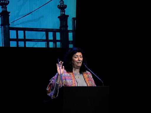 Aufruf der Intellektuellen vor der Wahl: Die Schriftstellerin Almudena Grandes liest am 26. April 2019 im Circulo de Bellas Artes in Madrid das Manifest der spanischen Intellektuellen vor.