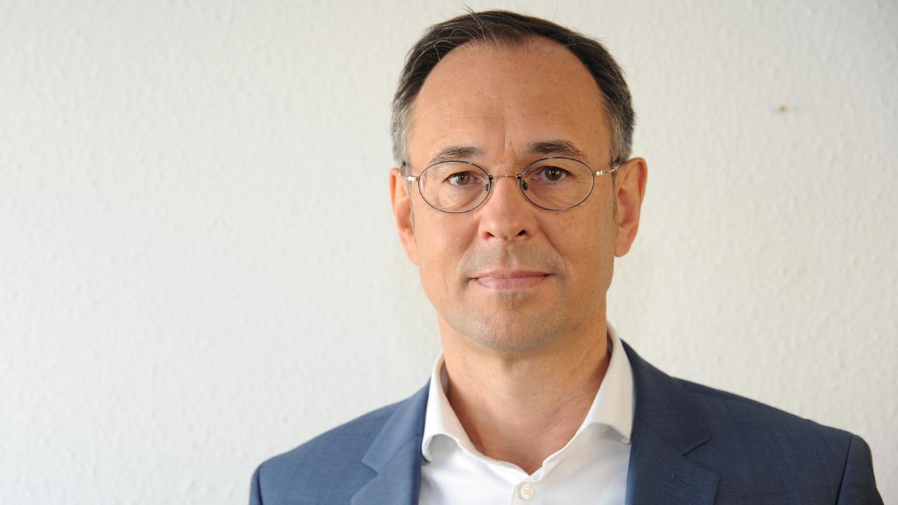 Der Konfliktforscher Andreas Zick ist Direktor des Instituts für interdisziplinäre Konflikt- und Gewaltforschung an der Universität Bielefeld. Der Konfliktforscher Andreas Zick ist Direktor des Instituts für interdisziplinäre Konflikt- und Gewaltforschung an der Universität Bielefeld.