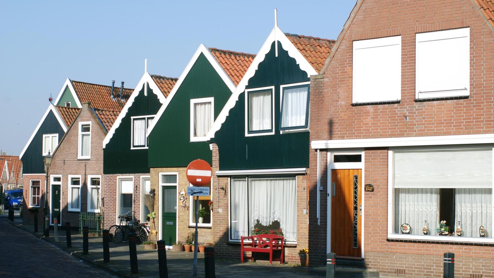 Niederländische Reihenhäuser in Vollendam Niederländische Reihenhäuser in Vollendam