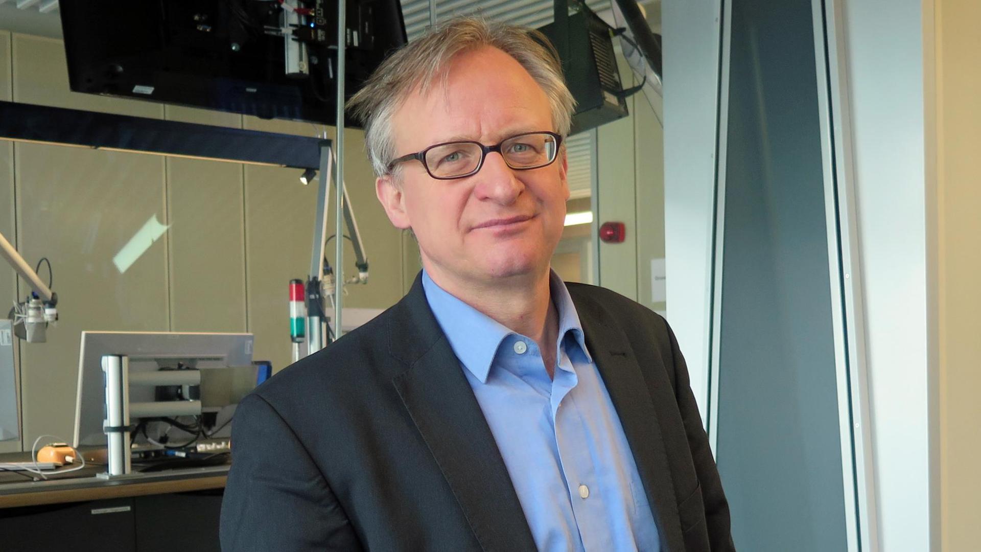 Der Politikwissenschaftler und Publizist Albrecht von Lucke in Studio 9. Der Politikwissenschaftler und Publizist Albrecht von Lucke in Studio 9.