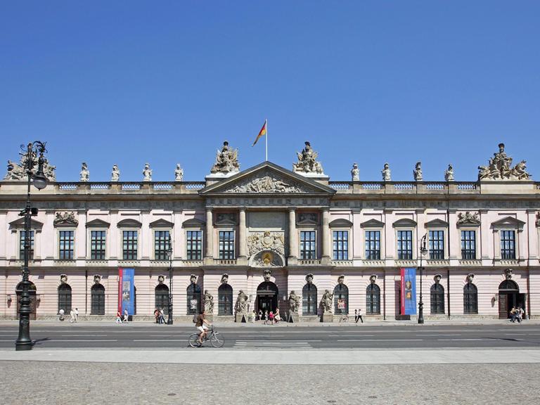 Blick auf die Fassade des Deutschen Historischen Museums, DHM, in Berlin