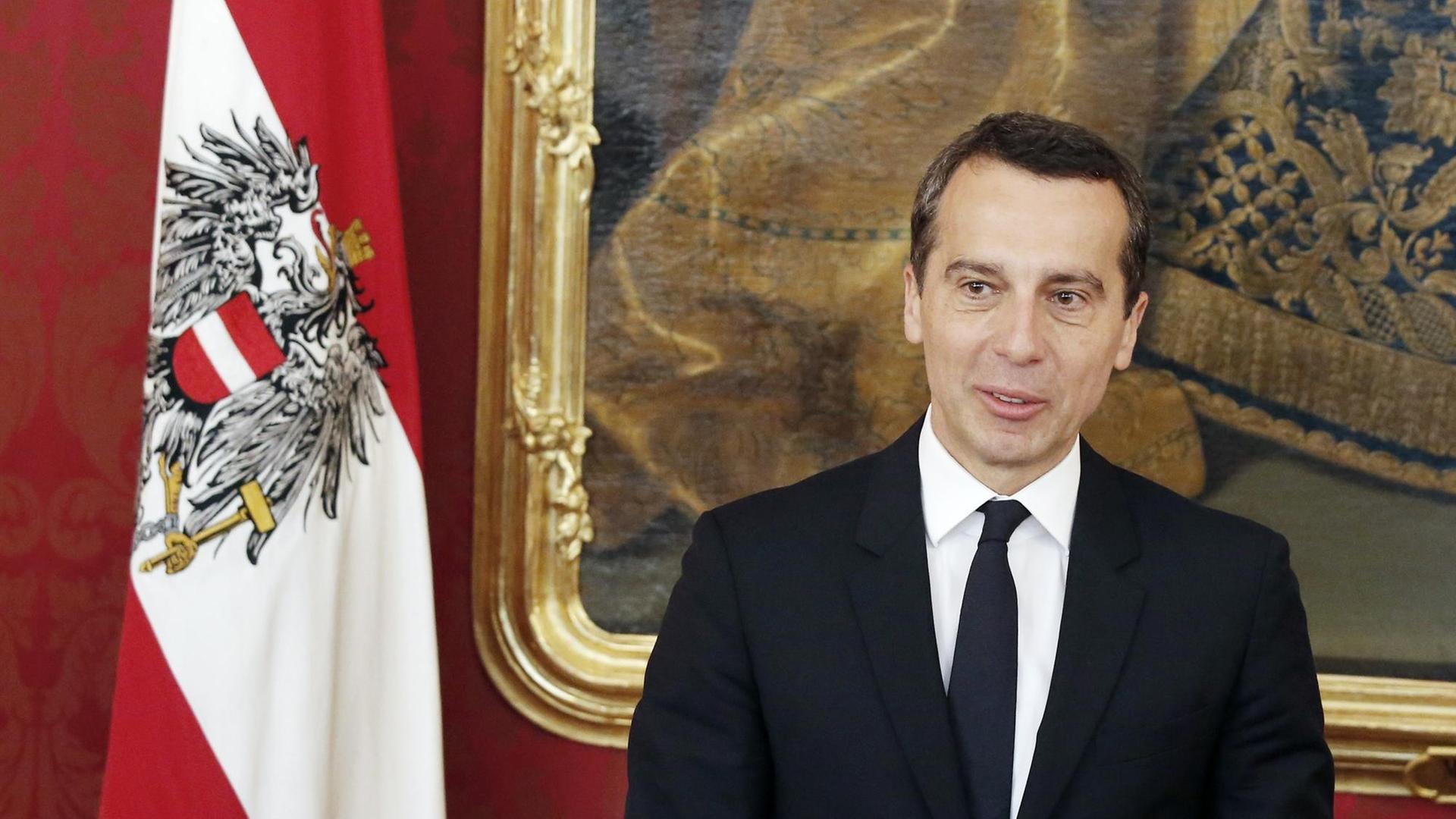Der österreichische Bundeskanzler Christian Kern nach seiner Vereidigung. Der österreichische Bundeskanzler Christian Kern nach seiner Vereidigung.