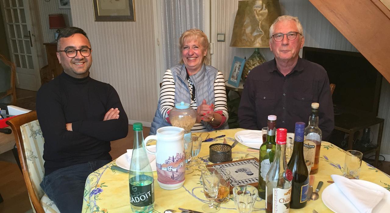 Michèle und Didier Belle mit ihrem Nachbarn Ulas Uyar (l.) Michèle und Didier Belle mit ihrem Nachbarn Ulas Uyar (l.)