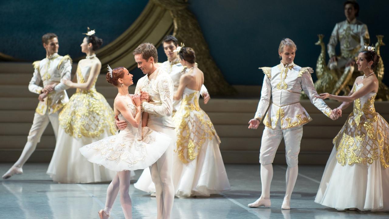 Das Ballett Dornröschen in drei Akten mit Musik von Peter I. Tschaikowsky und von Nacho Duato inszeniert, feierte seine Pemiere am 13.02.2015.