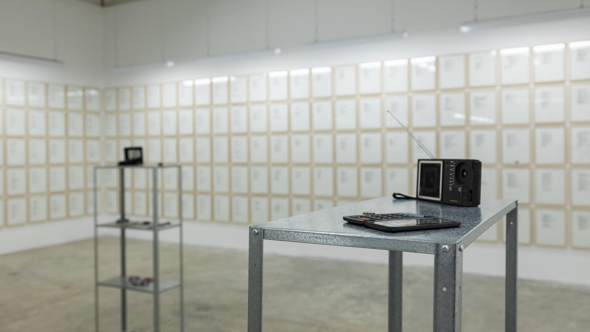 Einblick in die Ausstellung "The Notebook" von Vladimir Miladinovic in der Galerie Eugster II Belgrade in Belgrad. Der serbische Künstler Miladinovic hat ein 400seitiges Tagebuch des wegen Völkermordes verurteilten Serbenführers Ratko Mladic per Hand abgezeichnet, um den Opfern des Massakers von Srebrenica ein Denkmal zu setzen. Einblick in die Ausstellung "The Notebook" von Vladimir Miladinovic in der Galerie Eugster II Belgrade in Belgrad. Der serbische Künstler Miladinovic hat ein 400seitiges Tagebuch des wegen Völkermordes verurteilten Serbenführers Ratko Mladic per Hand abgezeichnet, um den Opfern des Massakers von Srebrenica ein Denkmal zu setzen.