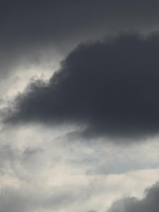 Dunkle Wolken am Himmel