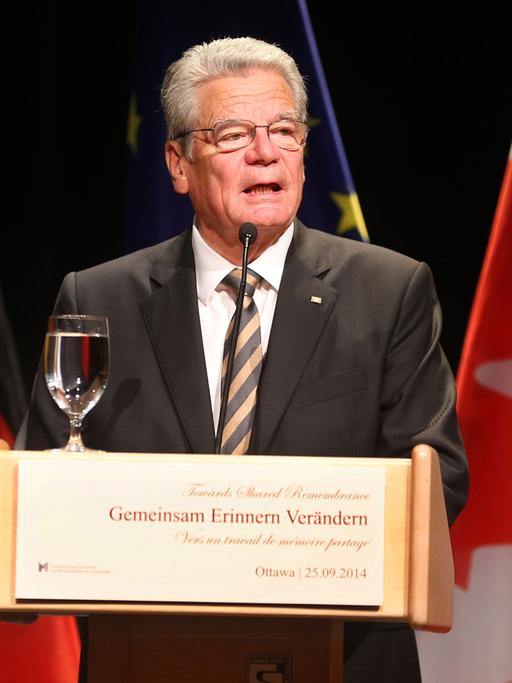 Bundespräsident Joachim Gauck spricht im Canadian War Museum in Ottawa in Kanada.