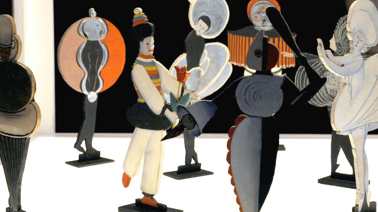 "10 Figuren zum Triadischen Ballett" von Oskar Schlemmer (1888-1943), hier 2009 ausgestellt im Museum Würth in Künzelsau.