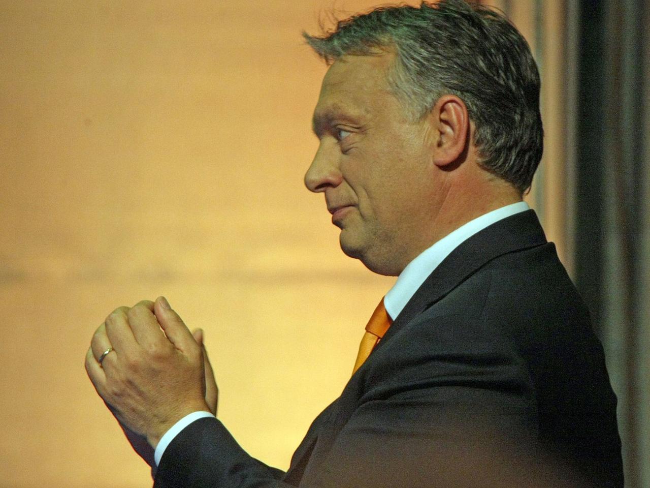 Wie stark hat er die Presse im Griff? Ungarns Ministerpräsident Viktor Orbán Wie stark hat er die Presse im Griff? Ungarns Ministerpräsident Viktor Orbán