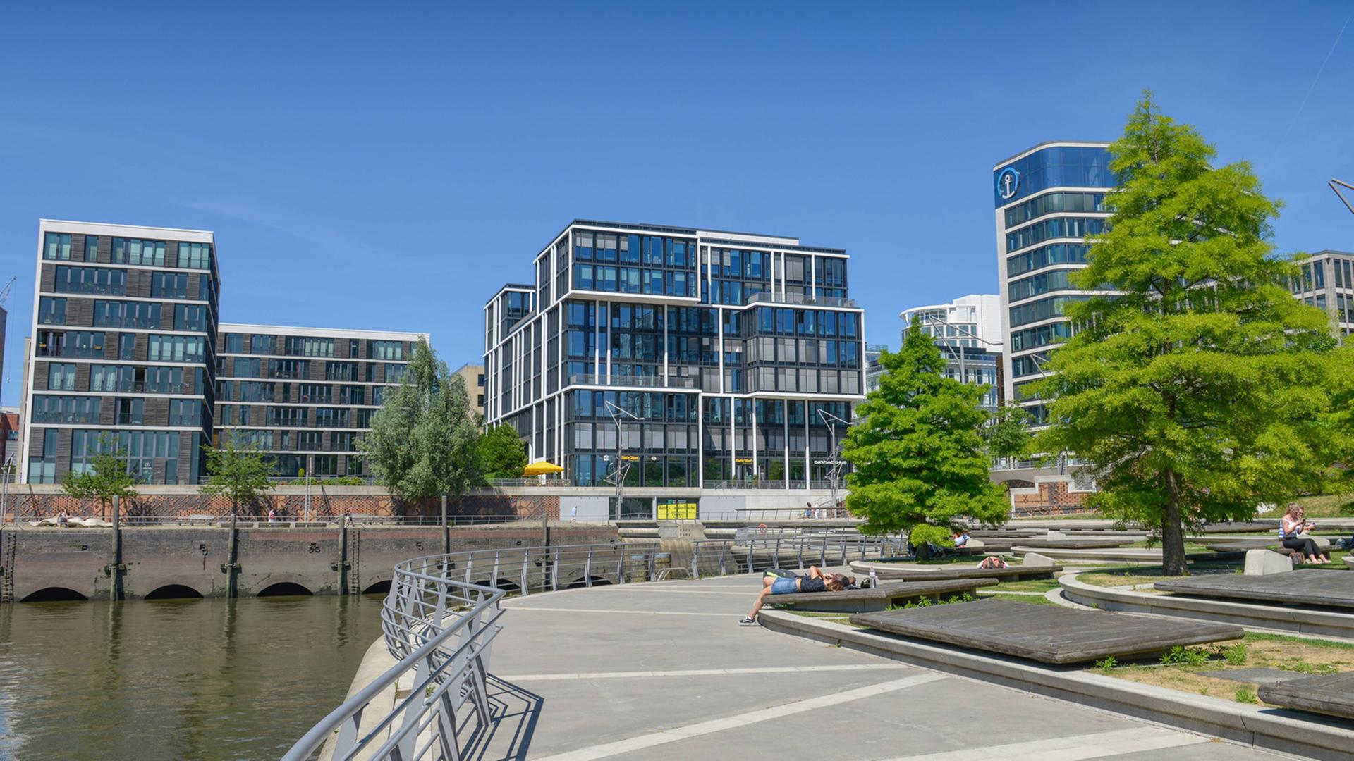 Blick auf Promenade Grasbrookhafen, angrenzend entsteht hier ein neues Viertel. Blick auf Promenade Grasbrookhafen, angrenzend entsteht hier ein neues Viertel.