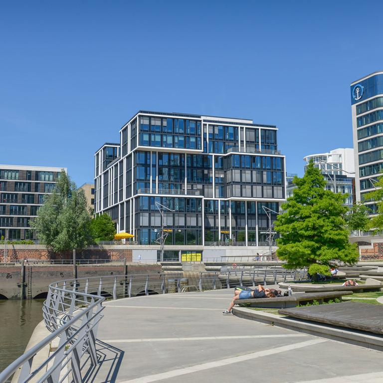 Blick auf Promenade Grasbrookhafen, angrenzend entsteht hier ein neues Viertel.
