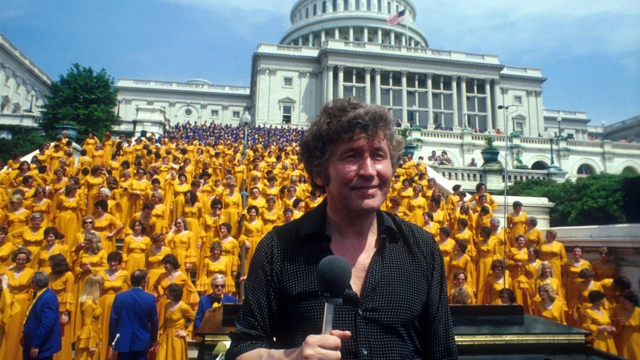 Der populäre Chorleiter Gotthilf Fischer 1978 vor dem Capitol in Washington. Der populäre Chorleiter Gotthilf Fischer 1978 vor dem Capitol in Washington.