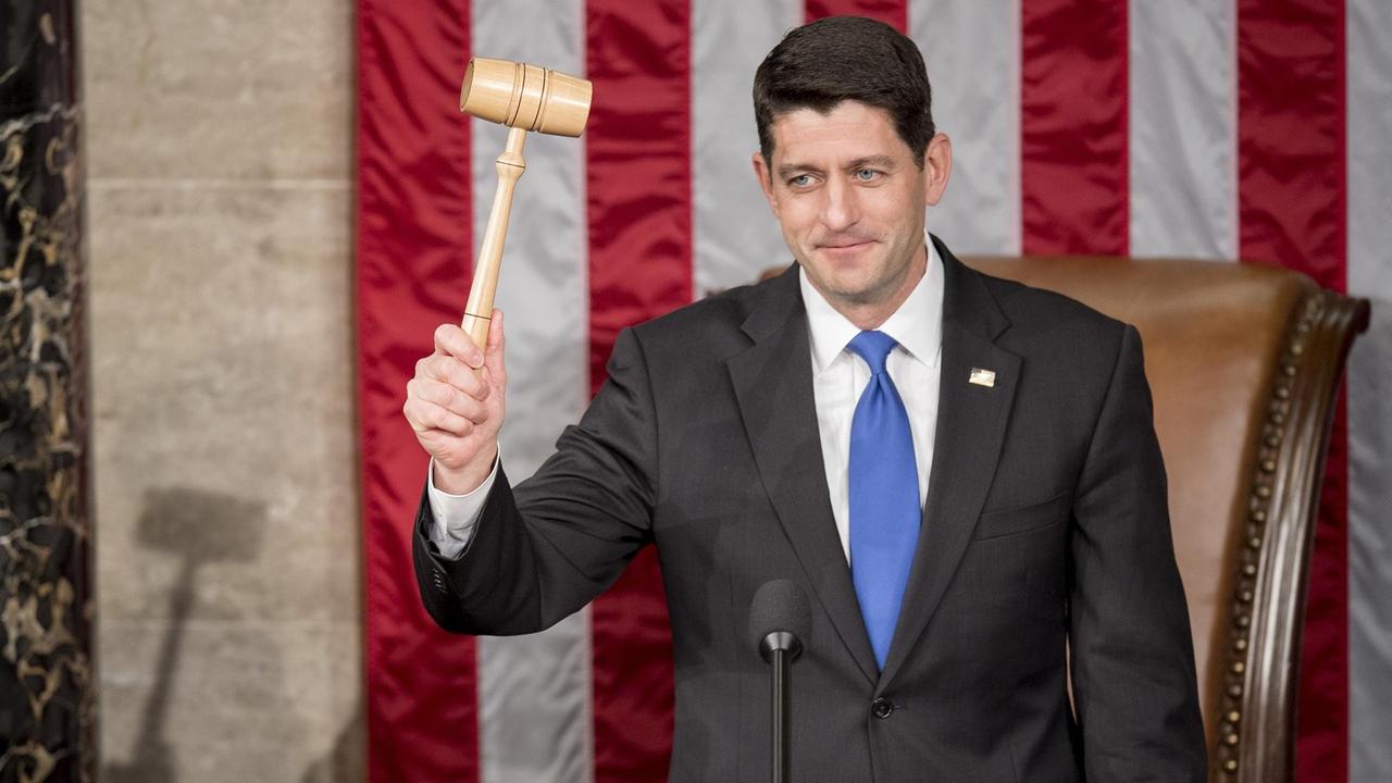 Bannon ist nicht gut auf Paul Ryan, Vorsitzender des US-Repräsentantenhauses, zu sprechen. Bannon ist nicht gut auf Paul Ryan, Vorsitzender des US-Repräsentantenhauses, zu sprechen.