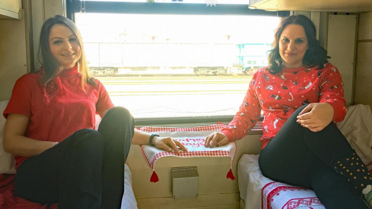 Lange Zeit ließen sich die Fahrgäste des Ostexpress an einer Hand abzählen. Seit zwei Jahren sind Instagram und die Züge voll von Reiselustigen. Lange Zeit ließen sich die Fahrgäste des Ostexpress an einer Hand abzählen. Seit zwei Jahren sind Instagram und die Züge voll von Reiselustigen.
