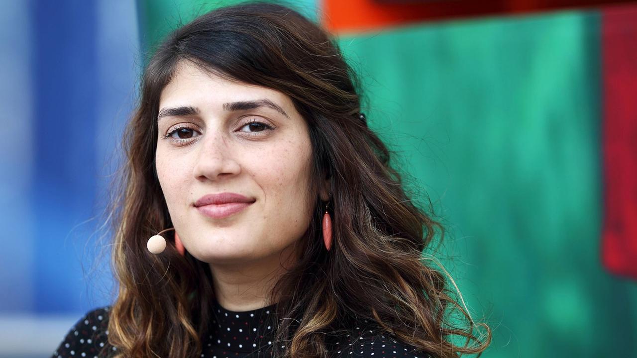 Die Schriftstellerin Fatma Aydemir, aufgenommen am 23.3.2017 bei der Leipziger Buchmesse Die Schriftstellerin Fatma Aydemir, aufgenommen am 23.3.2017 bei der Leipziger Buchmesse