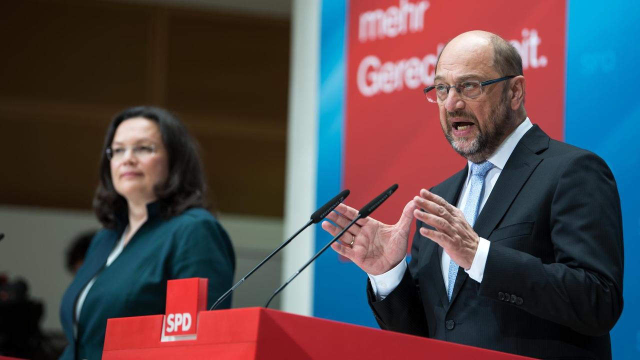 Martin Schulz, Kanzlerkandidat und Vorsitzender der SPD und Bundesarbeitsministerin Andrea Nahles (SPD) stellen am 07.06.2017 das zukünftige sozialdemokratische Rentenkonzept vor.