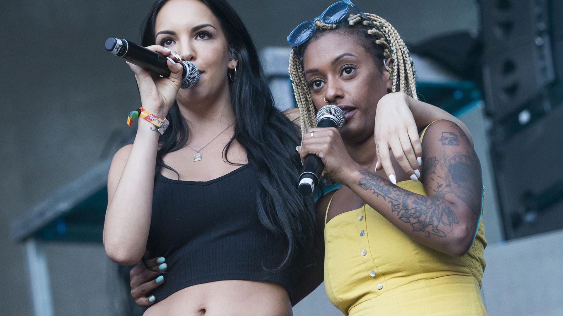 Hiphop-Duo SXTN: Rapperinnen Juju (Judith Wessendorf) und Nura (Nura Habib Omer) beim Lollapalooza Festival im und am Olympiastadion am 09. September 2018. Hiphop-Duo SXTN: Rapperinnen Juju (Judith Wessendorf) und Nura (Nura Habib Omer) beim Lollapalooza Festival im und am Olympiastadion am 09. September 2018.