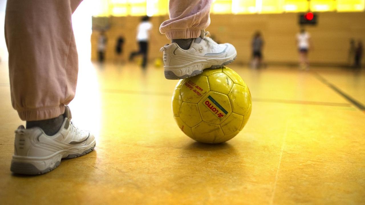 Kinder in einer Turnhalle - der LSB Rheinland-Pfalz stellt Forderungen an die Politik. Kinder in einer Turnhalle - der LSB Rheinland-Pfalz stellt Forderungen an die Politik.