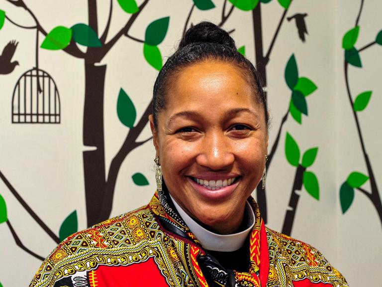 Porträt von Reverend Mariama White-Hammond, von einer Gemeinde in Boston.