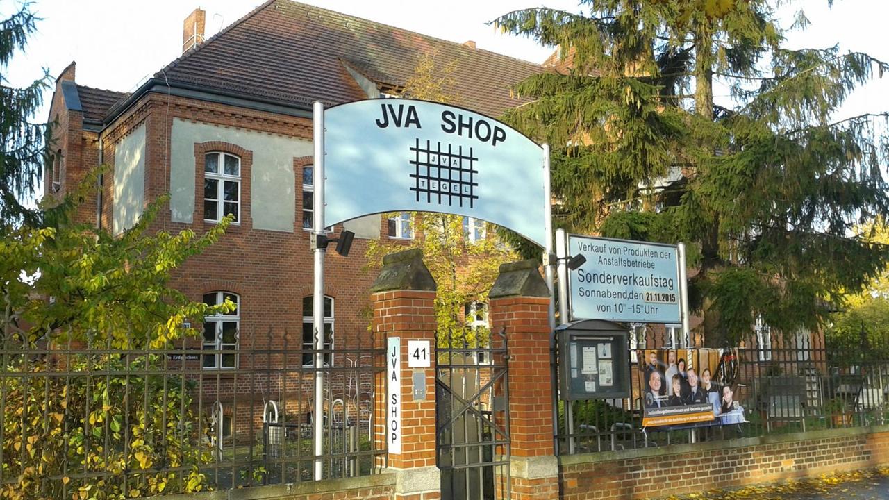 Blick von außen auf den JVA-Shop Berlin Tegel