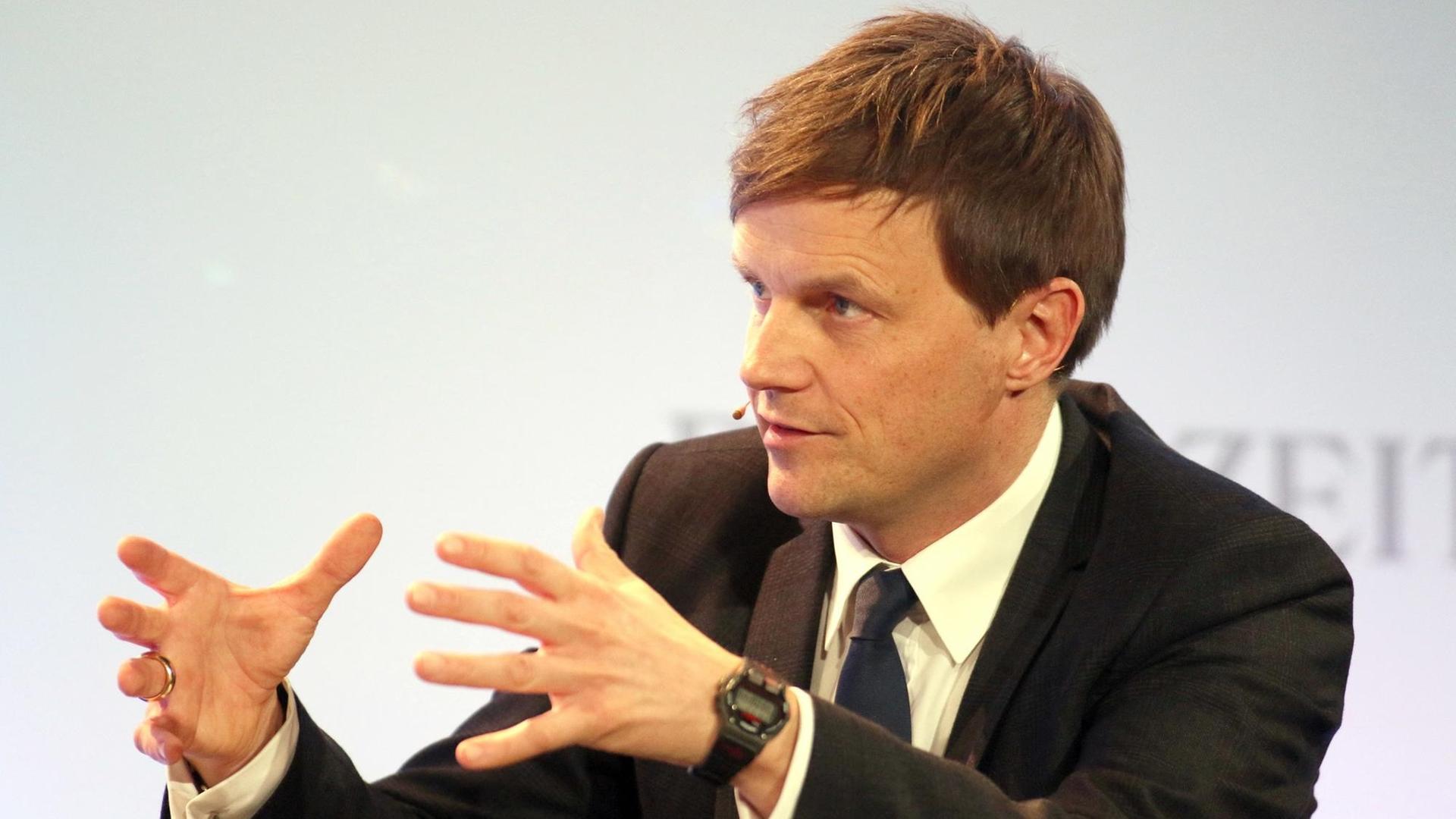 Porträt von dem "Zeit"-Journalisten Marc Brost. Porträt von dem "Zeit"-Journalisten Marc Brost.