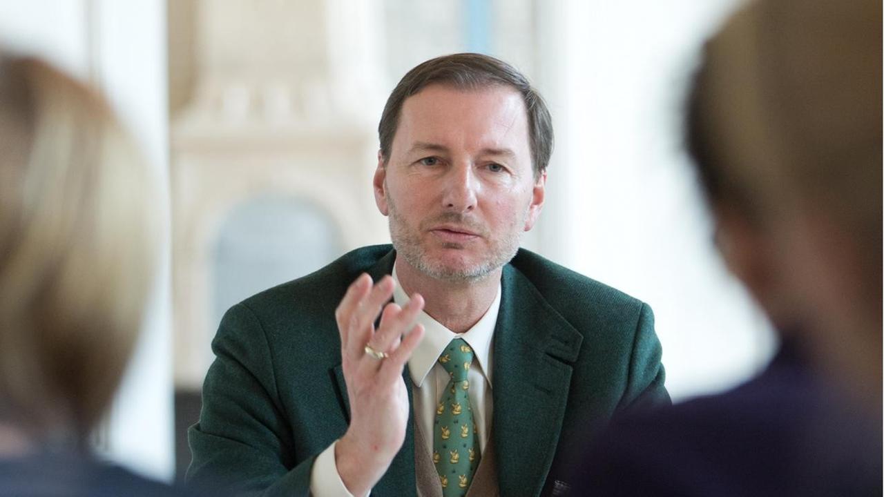 Zoo- und Tierparkdirektor Andreas Knieriem spricht auf einer Pressekonferenz am 01.04.2015 im Tierpark in Berlin zu den Journalisten. Zoo- und Tierparkdirektor Andreas Knieriem spricht auf einer Pressekonferenz am 01.04.2015 im Tierpark in Berlin zu den Journalisten.